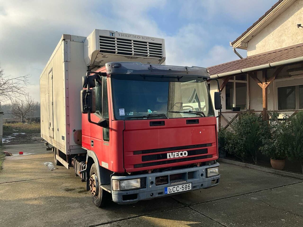 IVECO 100 E21 冷蔵トラック